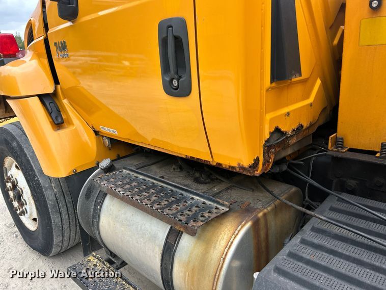 image for item ET3295 2006 International SA525 dump flatbed truck