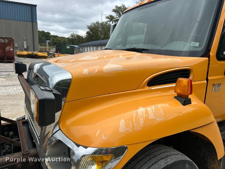 image for item ET3295 2006 International SA525 dump flatbed truck