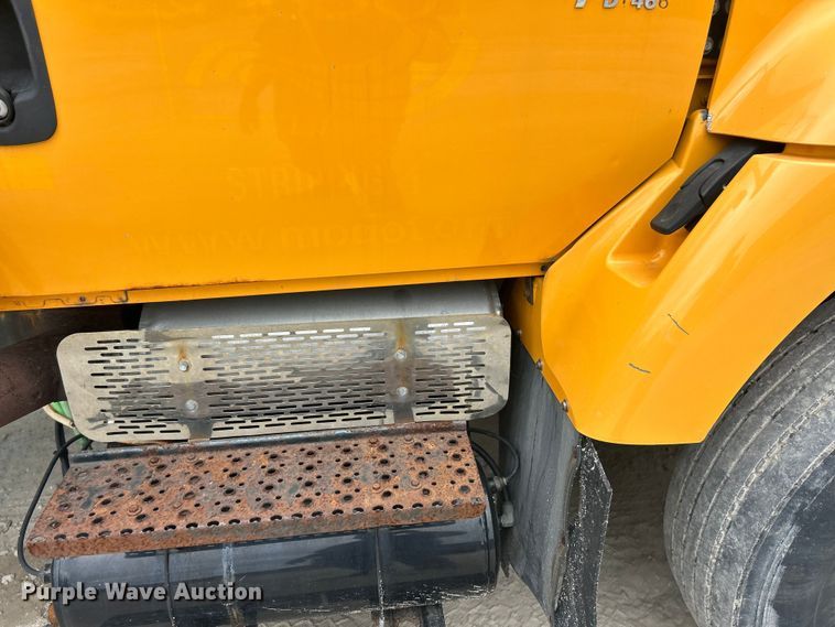 image for item ET3295 2006 International SA525 dump flatbed truck