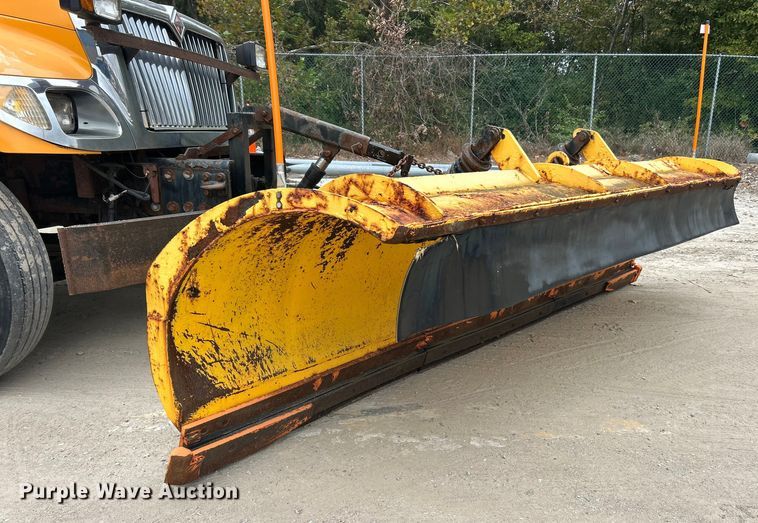 image for item ET3295 2006 International SA525 dump flatbed truck