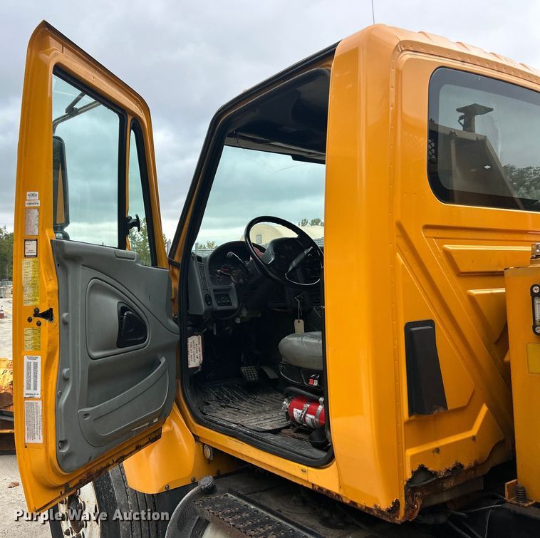 image for item ET3295 2006 International SA525 dump flatbed truck