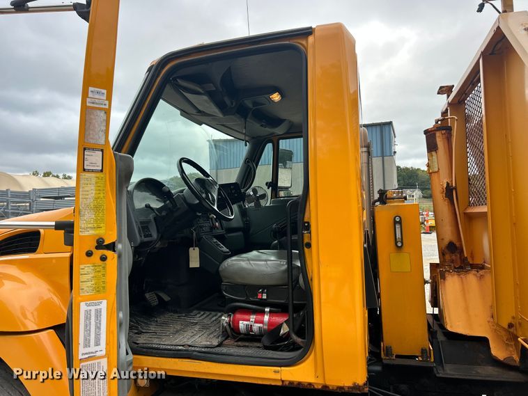 image for item ET3295 2006 International SA525 dump flatbed truck