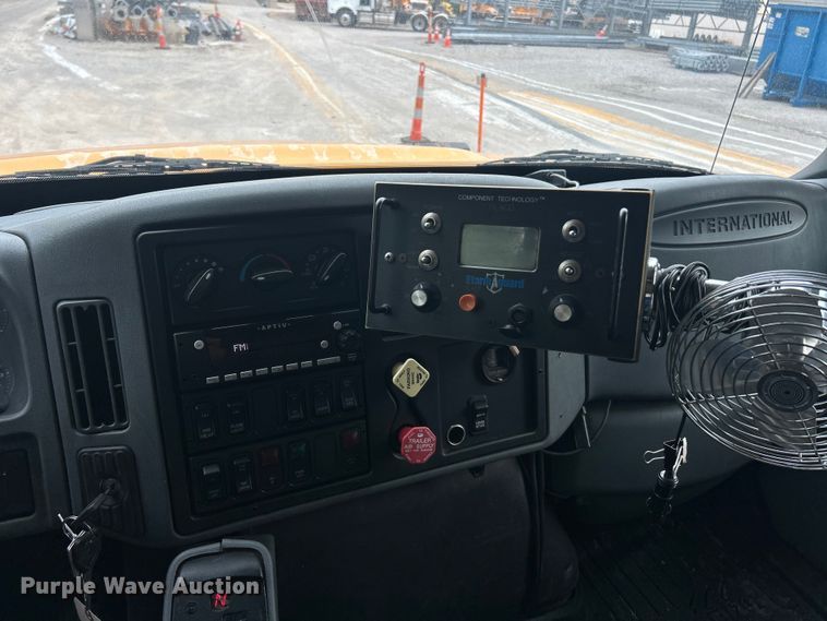 image for item ET3295 2006 International SA525 dump flatbed truck