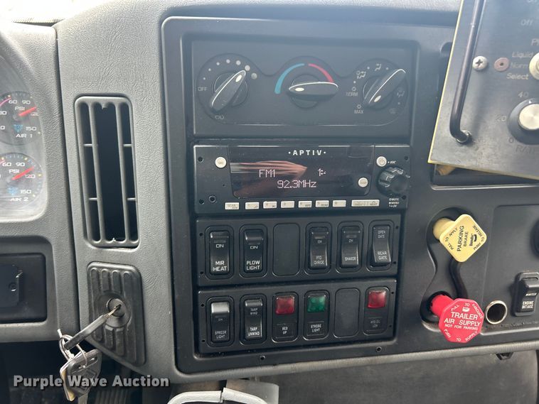 image for item ET3295 2006 International SA525 dump flatbed truck