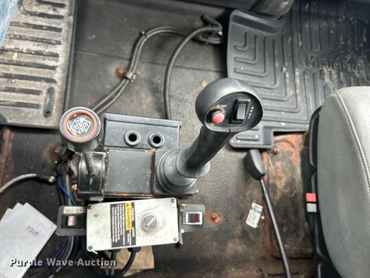 image for item ET3295 2006 International SA525 dump flatbed truck