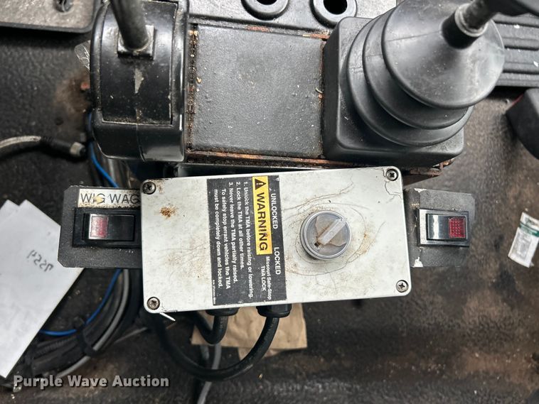 image for item ET3295 2006 International SA525 dump flatbed truck