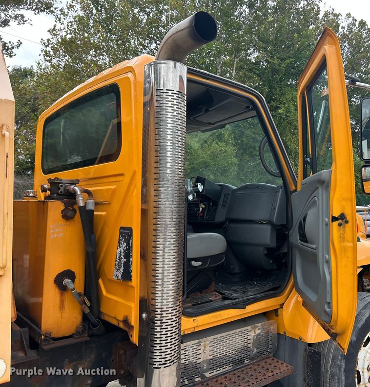 image for item ET3295 2006 International SA525 dump flatbed truck