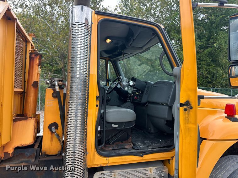 image for item ET3295 2006 International SA525 dump flatbed truck