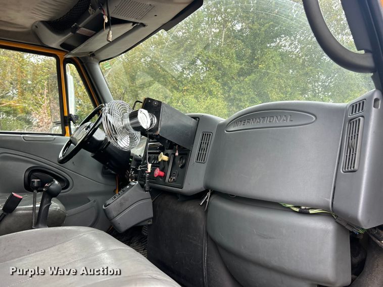 image for item ET3295 2006 International SA525 dump flatbed truck