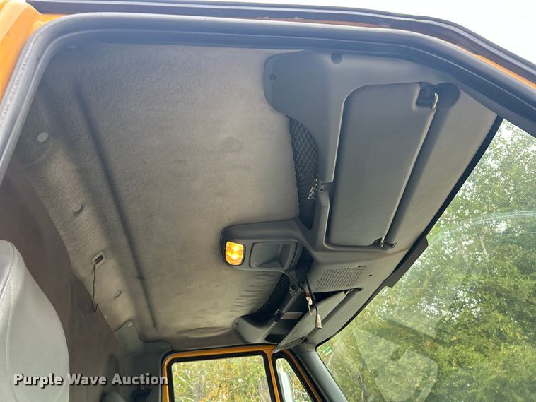 image for item ET3295 2006 International SA525 dump flatbed truck