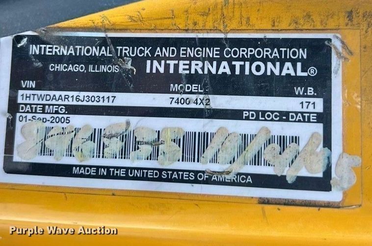 image for item ET3295 2006 International SA525 dump flatbed truck