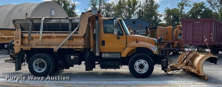 image for item ET3296 2005 International 7400 dump truck