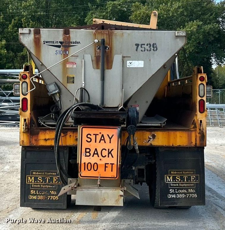 image for item ET3296 2005 International 7400 dump truck