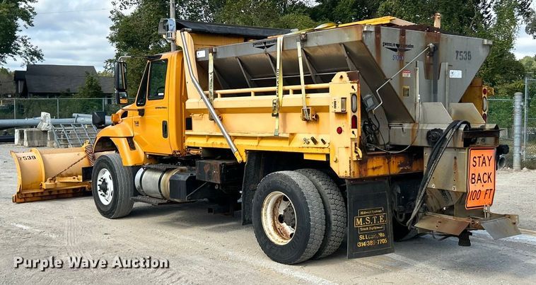 image for item ET3296 2005 International 7400 dump truck