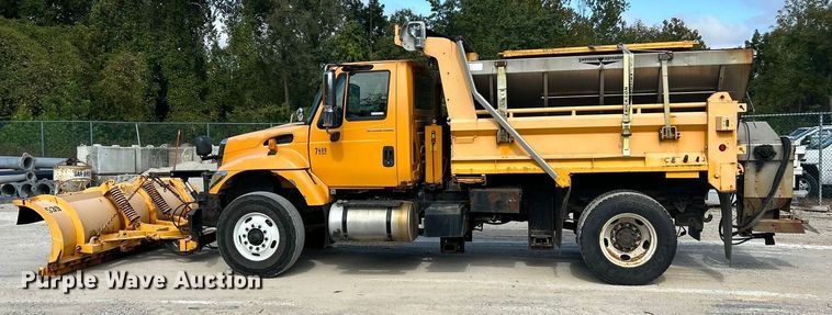 image for item ET3296 2005 International 7400 dump truck