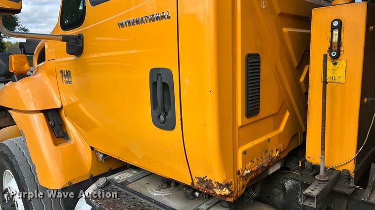 image for item ET3296 2005 International 7400 dump truck