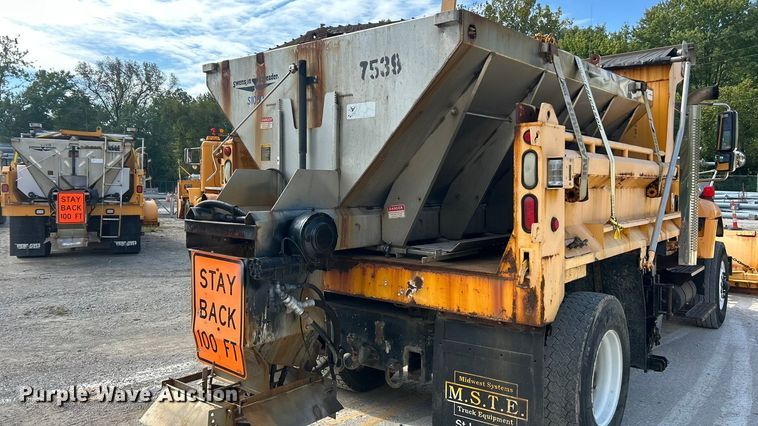 image for item ET3296 2005 International 7400 dump truck