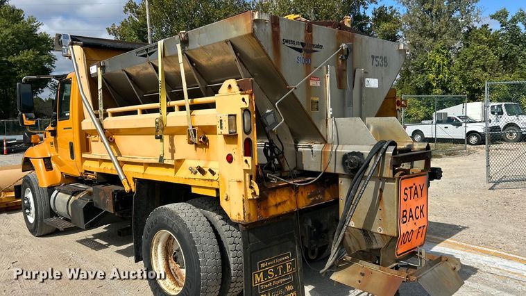 image for item ET3296 2005 International 7400 dump truck