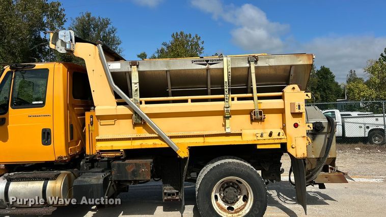image for item ET3296 2005 International 7400 dump truck