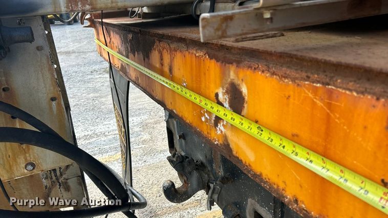 image for item ET3296 2005 International 7400 dump truck