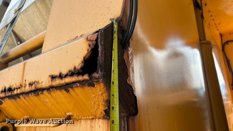 image for item ET3296 2005 International 7400 dump truck