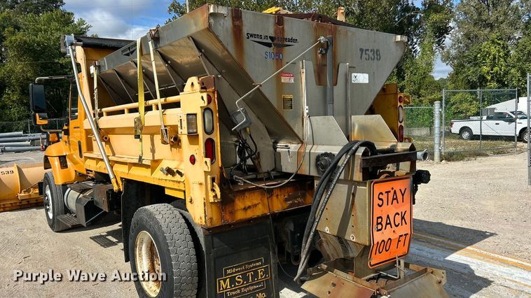 image for item ET3296 2005 International 7400 dump truck