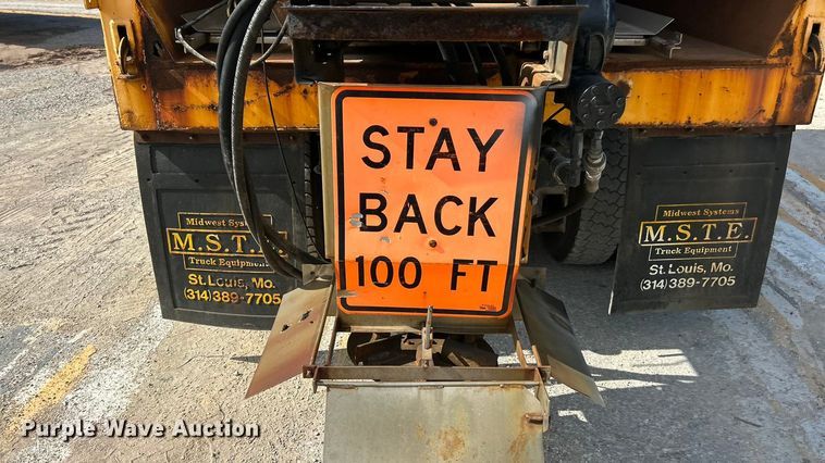 image for item ET3296 2005 International 7400 dump truck