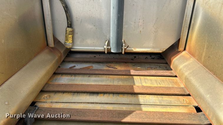 image for item ET3296 2005 International 7400 dump truck