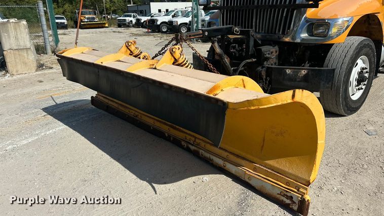 image for item ET3296 2005 International 7400 dump truck