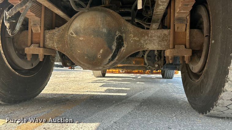 image for item ET3296 2005 International 7400 dump truck