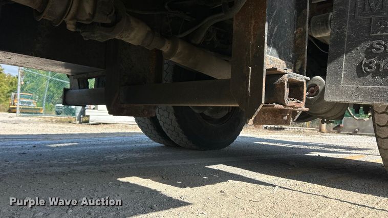 image for item ET3296 2005 International 7400 dump truck