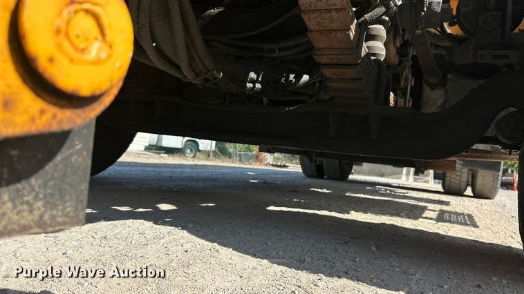 image for item ET3296 2005 International 7400 dump truck