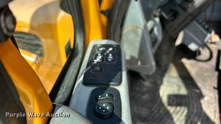 image for item ET3296 2005 International 7400 dump truck