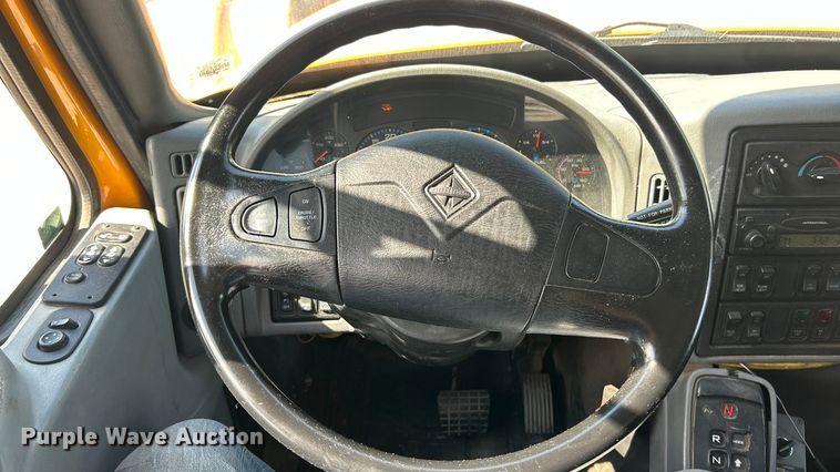 image for item ET3296 2005 International 7400 dump truck