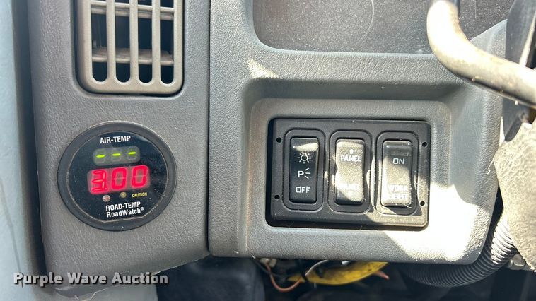 image for item ET3296 2005 International 7400 dump truck