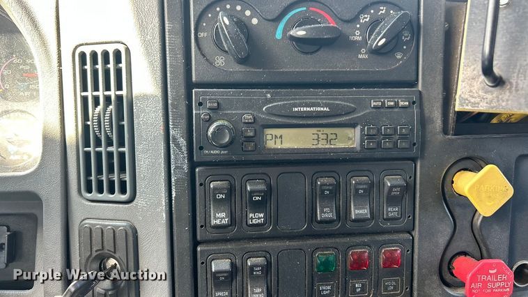 image for item ET3296 2005 International 7400 dump truck