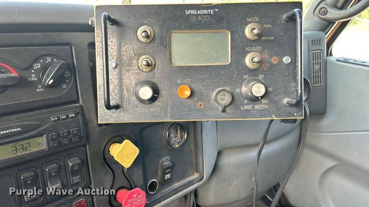 image for item ET3296 2005 International 7400 dump truck