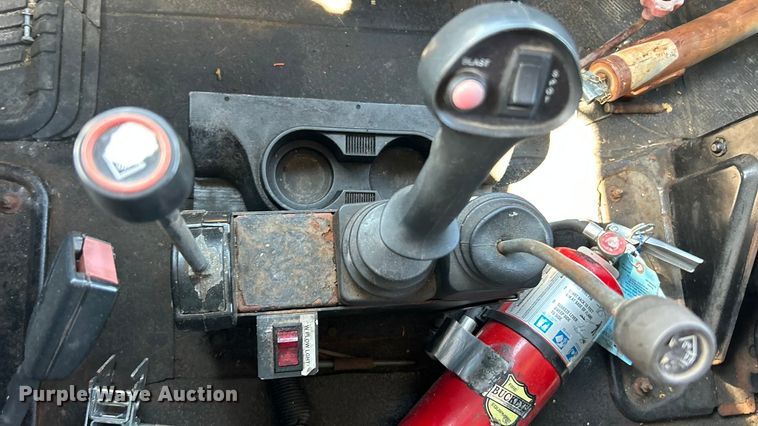 image for item ET3296 2005 International 7400 dump truck