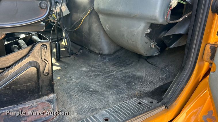 image for item ET3296 2005 International 7400 dump truck