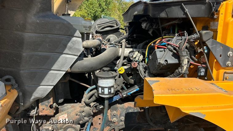 image for item ET3296 2005 International 7400 dump truck