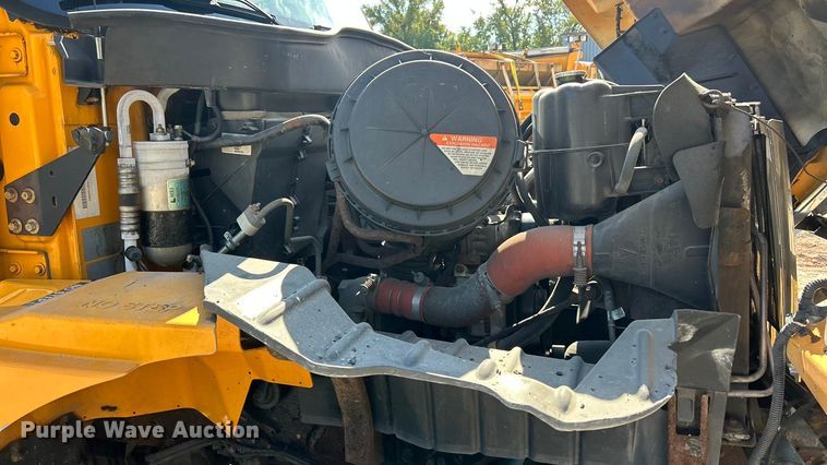 image for item ET3296 2005 International 7400 dump truck