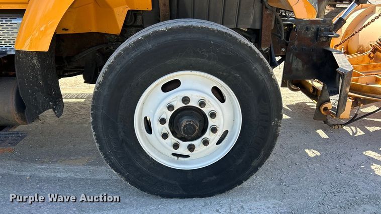 image for item ET3296 2005 International 7400 dump truck