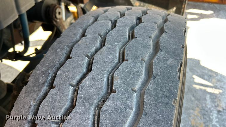 image for item ET3296 2005 International 7400 dump truck