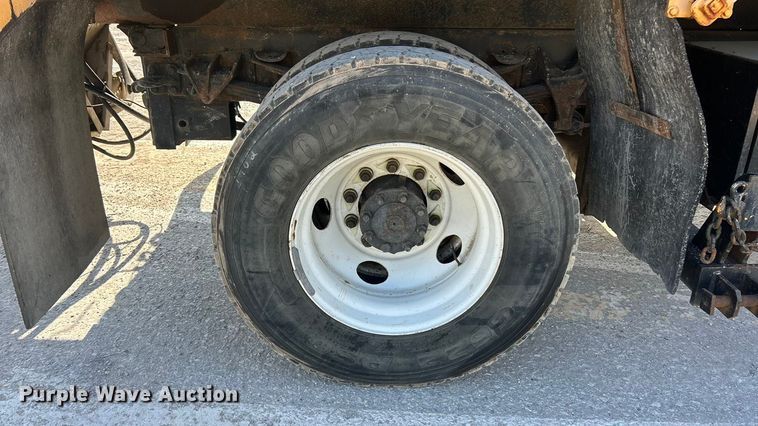 image for item ET3296 2005 International 7400 dump truck