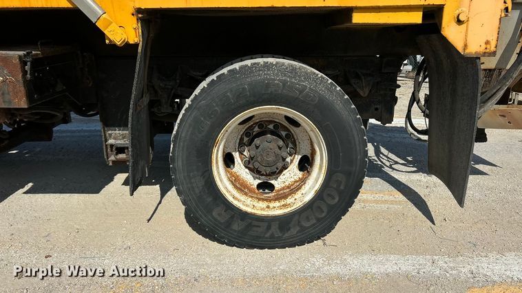 image for item ET3296 2005 International 7400 dump truck