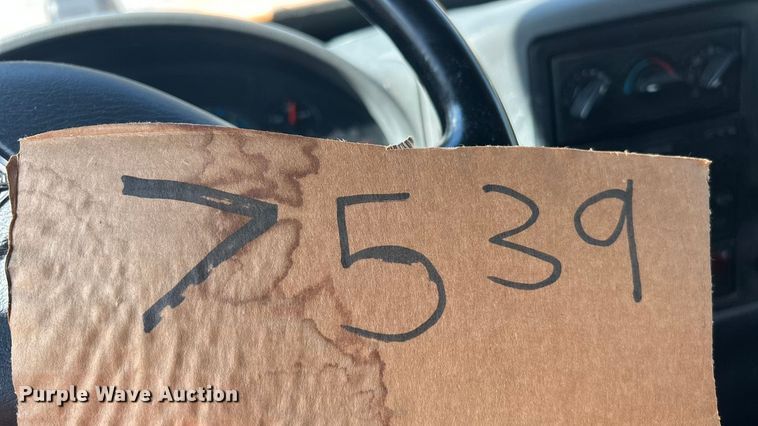 image for item ET3296 2005 International 7400 dump truck