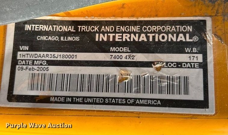 image for item ET3296 2005 International 7400 dump truck