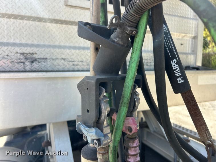 image for item ET3297 2014 Kenworth T800 semi truck