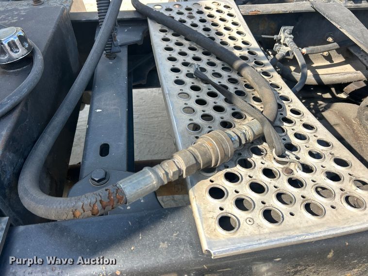 image for item ET3297 2014 Kenworth T800 semi truck