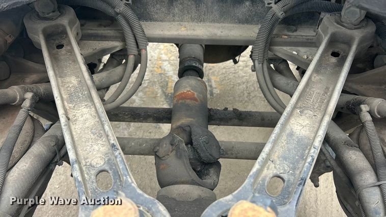 image for item ET3297 2014 Kenworth T800 semi truck